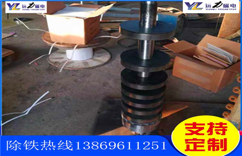 赤鐵礦磁選機(jī)，赤鐵礦磁選機(jī)在磁輥轉(zhuǎn)到前端位置時(shí)注意的問題！_赤鐵礦磁選機(jī)在磁輥轉(zhuǎn)到前端位置時(shí)注意的問題！廠家_除鐵強(qiáng)磁輥